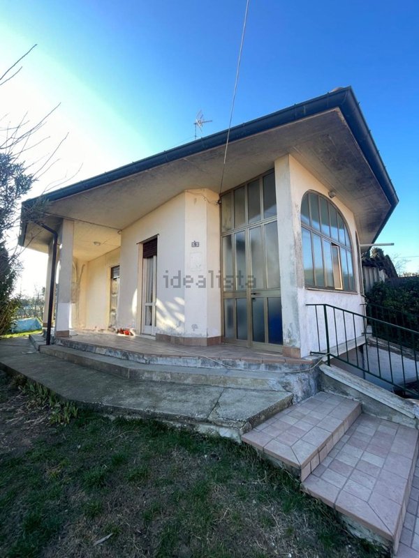 casa indipendente in vendita a Castana