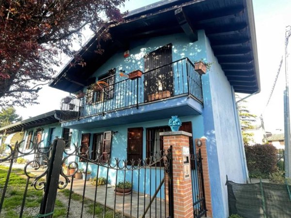 casa indipendente in vendita a Castana