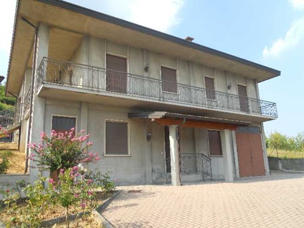 appartamento in vendita a Castana