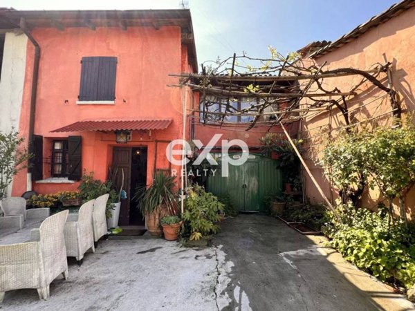 casa indipendente in vendita a Castana in zona Ca' del Moro