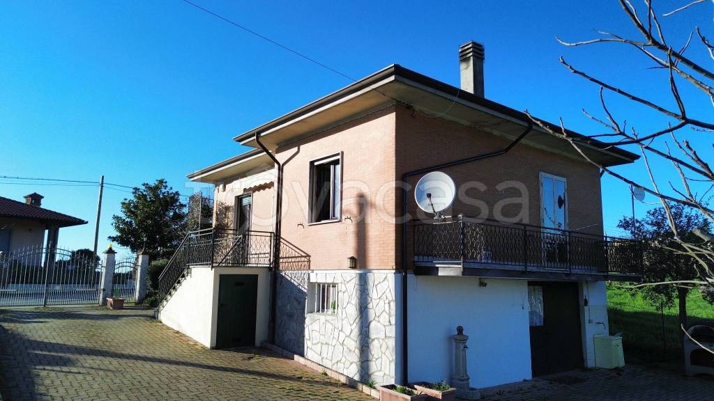 casa indipendente in vendita a Castana