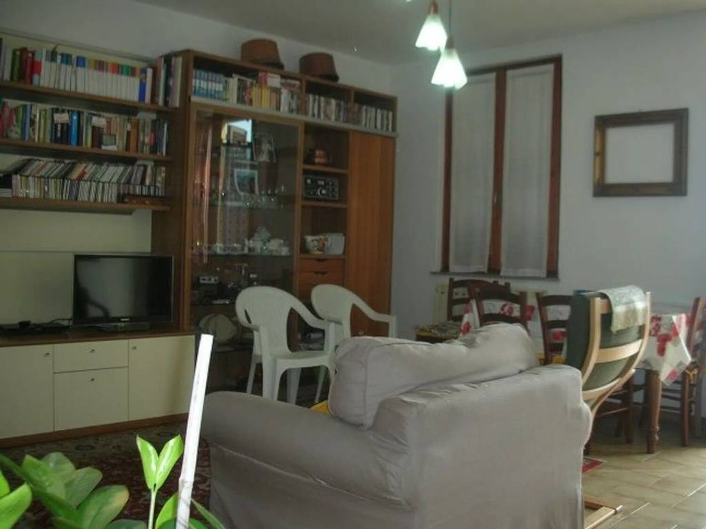 appartamento in vendita a Castana
