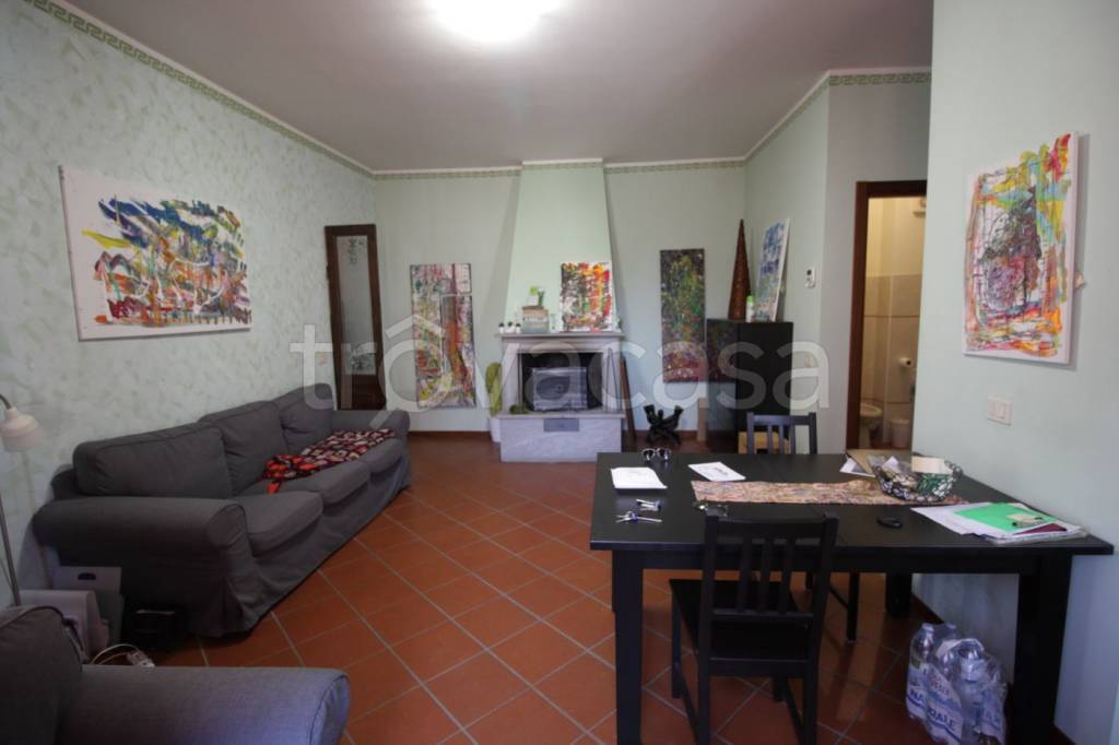 appartamento in vendita a Castana