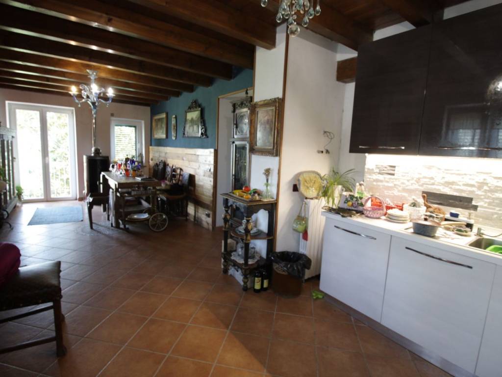 appartamento in vendita a Castana