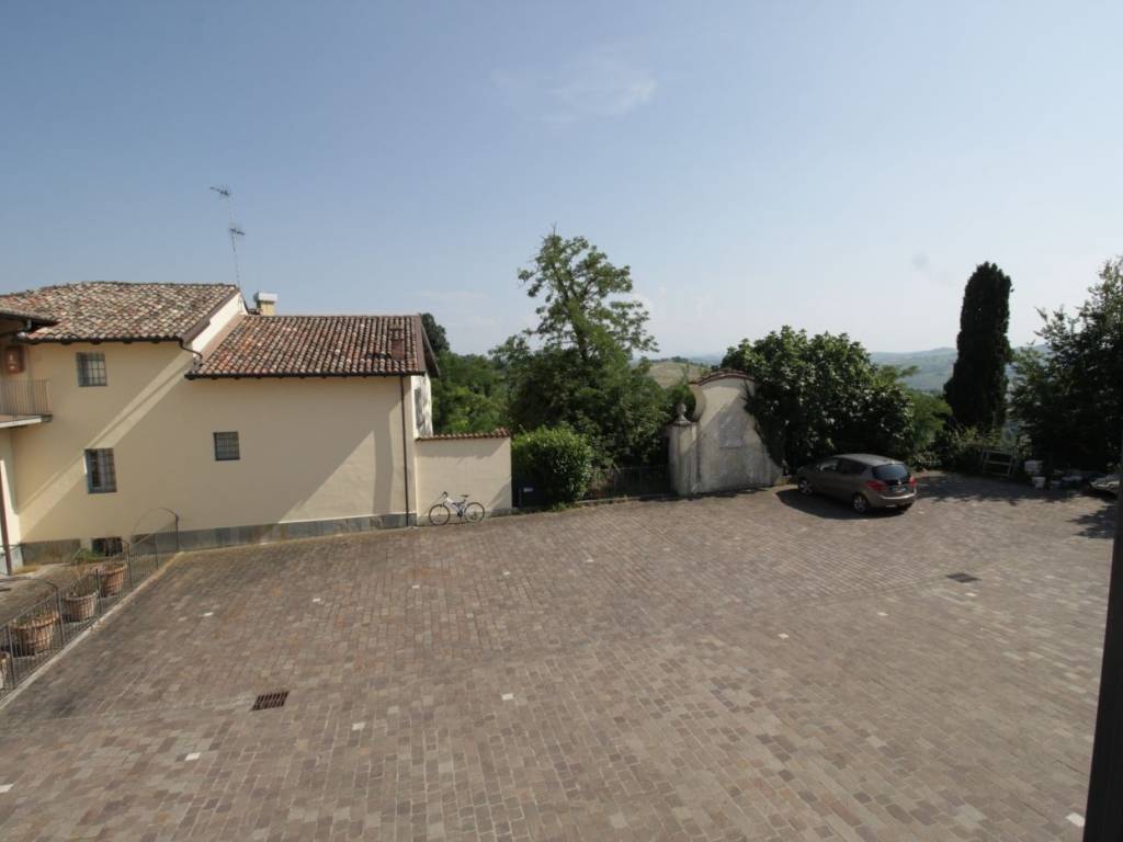 appartamento in vendita a Castana