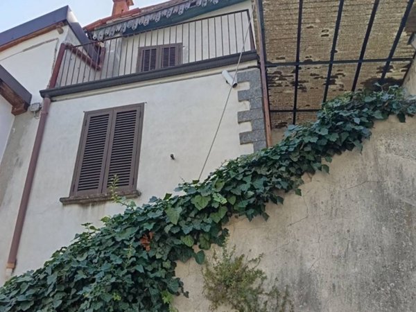 casa indipendente in vendita a Castana