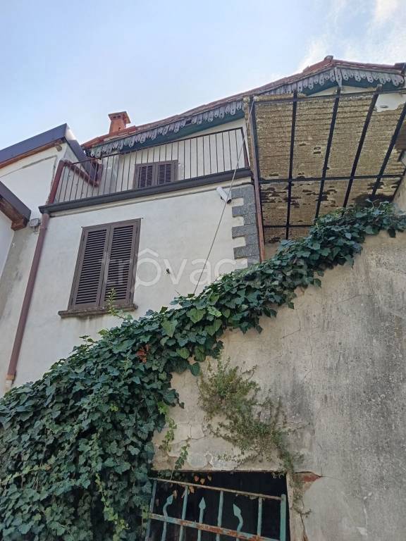 casa indipendente in vendita a Castana