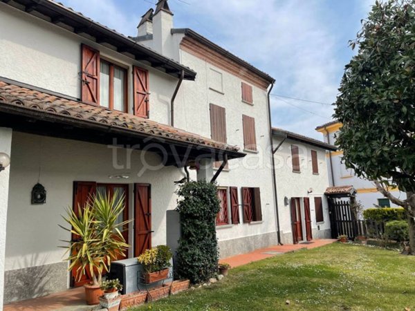 casa indipendente in vendita a Castana