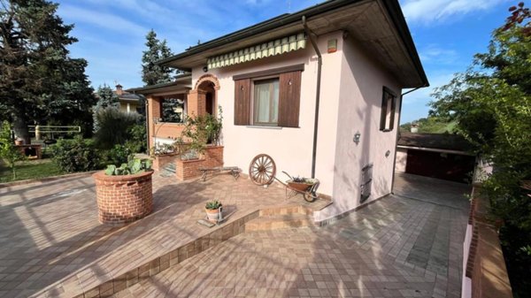 casa indipendente in vendita a Castana