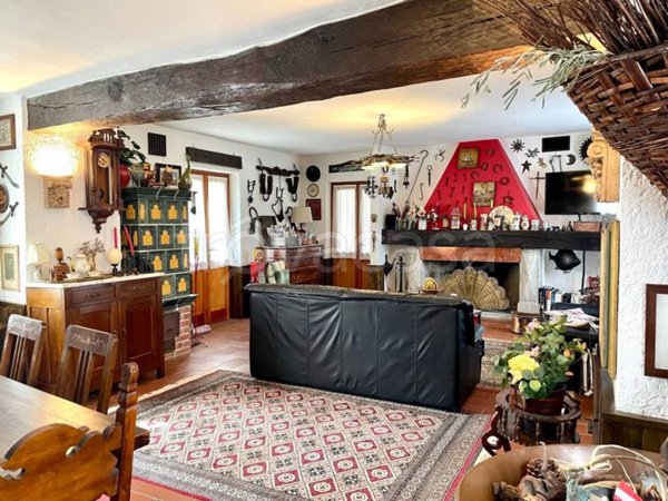 casa indipendente in vendita a Castana