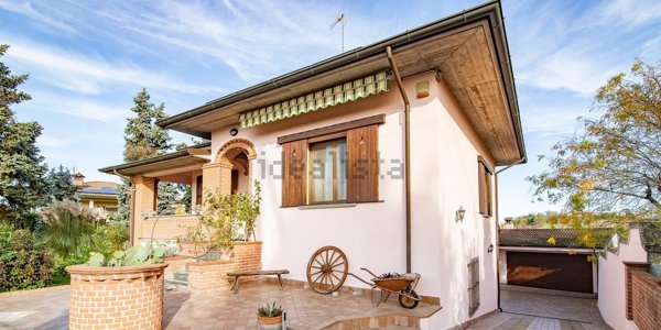 casa indipendente in vendita a Castana