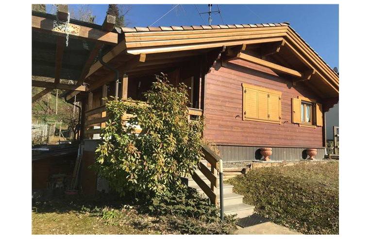 casa indipendente in vendita a Castana