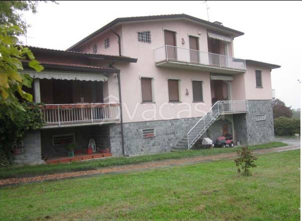 casa indipendente in vendita a Castana