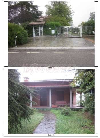 casa indipendente in vendita a Castana