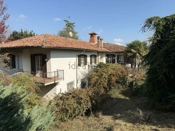 casa indipendente in vendita a Castana