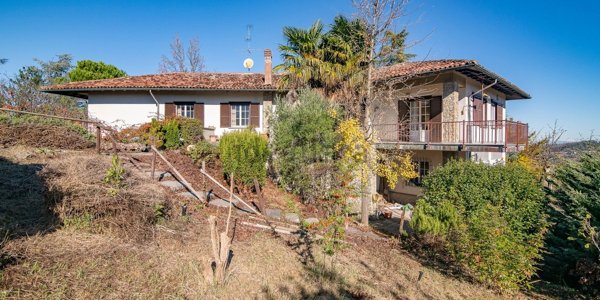 casa indipendente in vendita a Castana