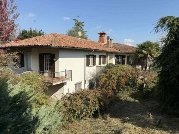 casa indipendente in vendita a Castana