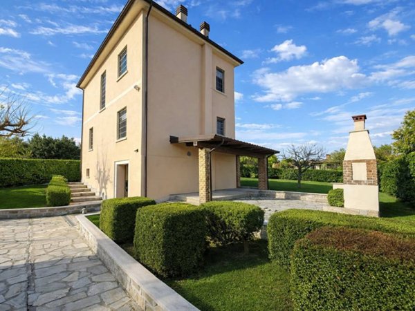 casa indipendente in vendita a Castana