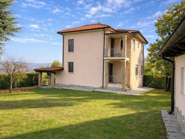 casa indipendente in vendita a Castana in zona Martinasca