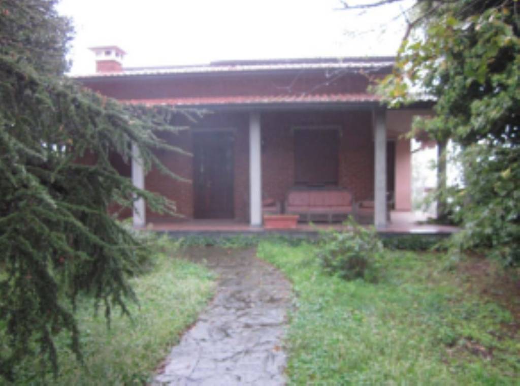 casa indipendente in vendita a Castana