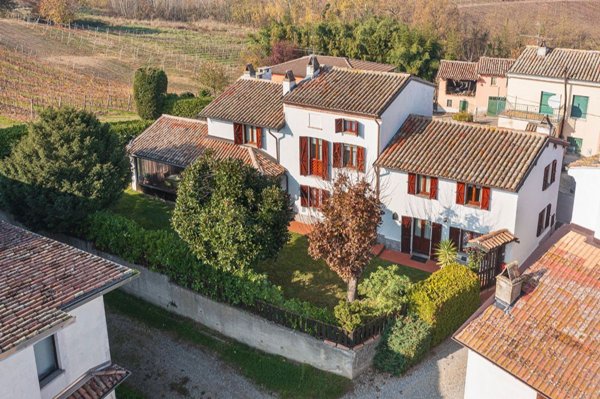 pentavano in vendita a Castana