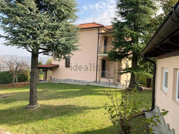 casa indipendente in vendita a Castana