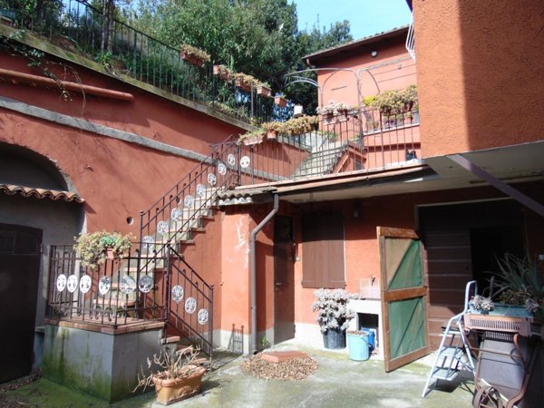 casa semindipendente in vendita a Castana
