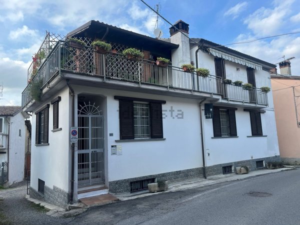 casa indipendente in vendita a Castana