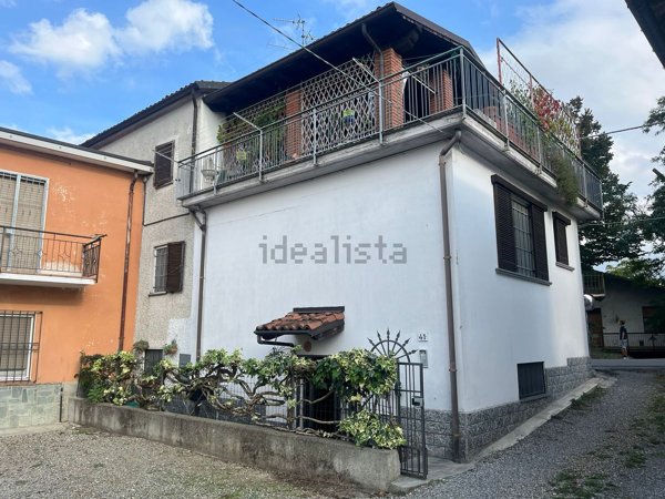 casa indipendente in vendita a Castana