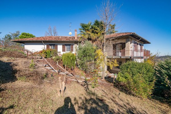 casa indipendente in vendita a Castana