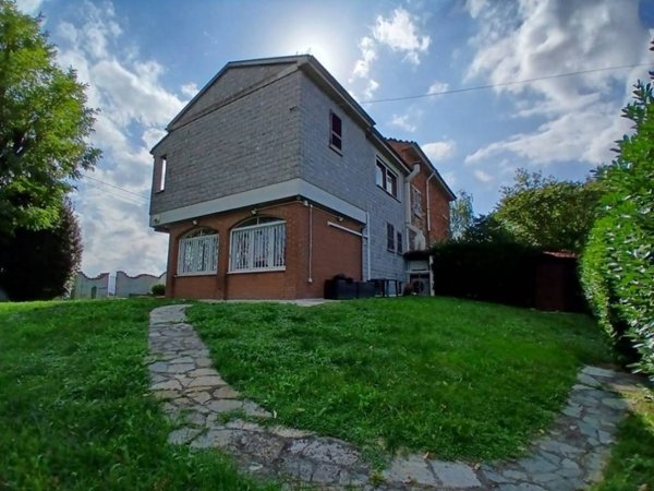 casa indipendente in vendita a Castana