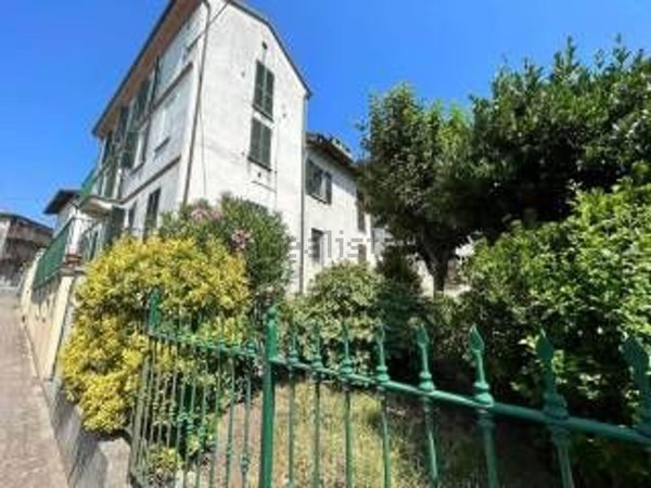 casa indipendente in vendita a Castana