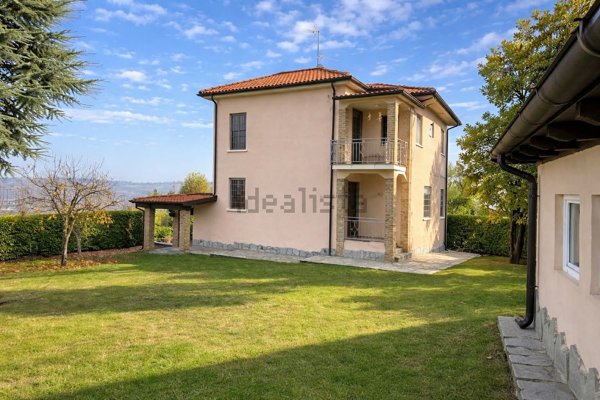 casa indipendente in vendita a Castana