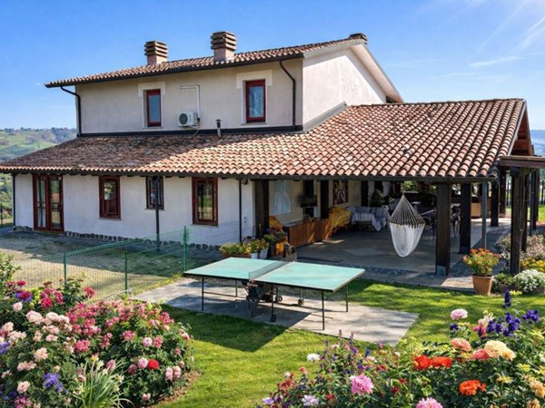 casa indipendente in vendita a Castana