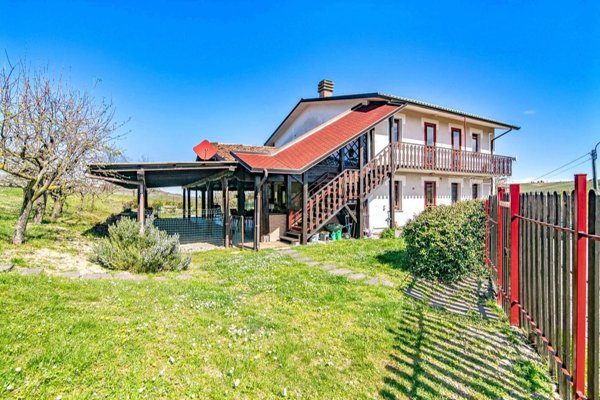 casa indipendente in vendita a Castana