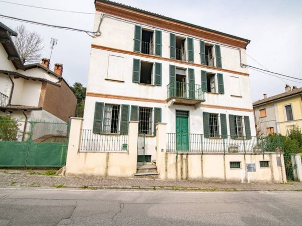 casa indipendente in vendita a Castana