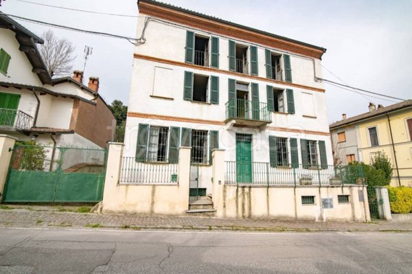 casa indipendente in vendita a Castana