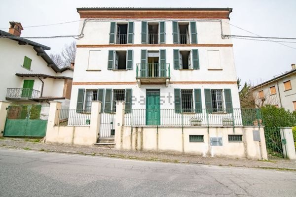 casa indipendente in vendita a Castana