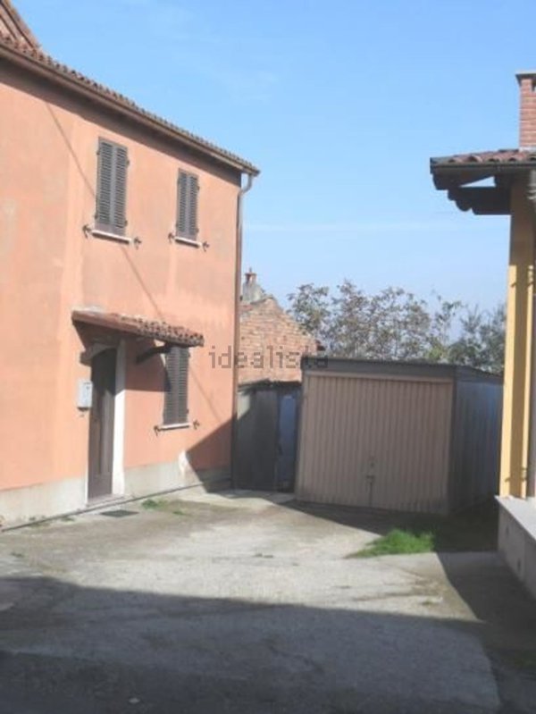 casa semindipendente in vendita a Castana in zona Quarti