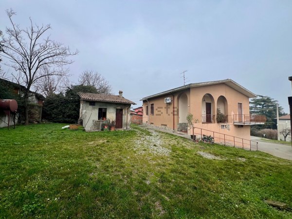 casa indipendente in vendita a Castana in zona Ca' dei Cristina
