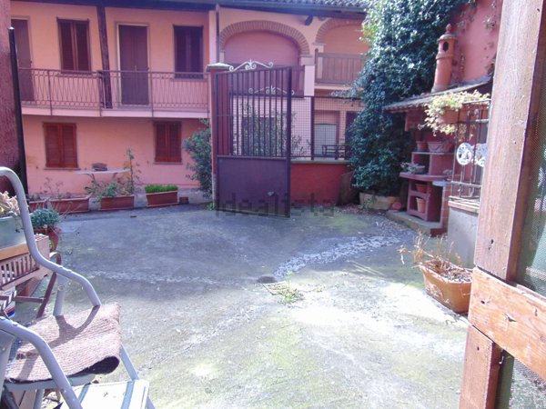 casa semindipendente in vendita a Castana in zona Martinasca