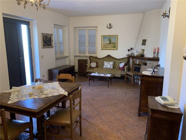 casa indipendente in vendita a Castana in zona Ca' dei Cristina