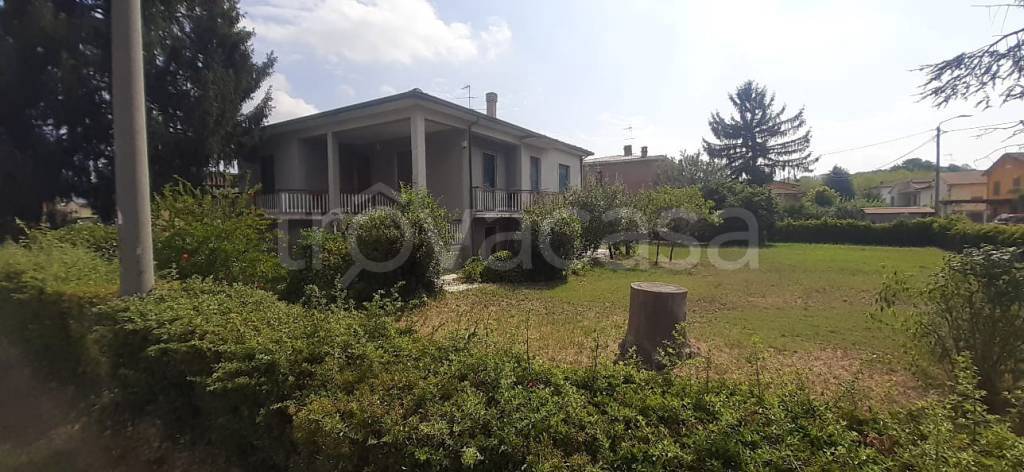 casa indipendente in vendita a Casteggio in zona Sgarbina