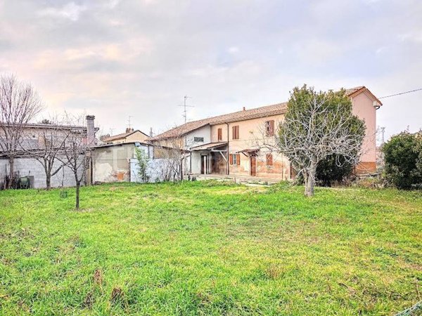 casa indipendente in vendita a Casteggio