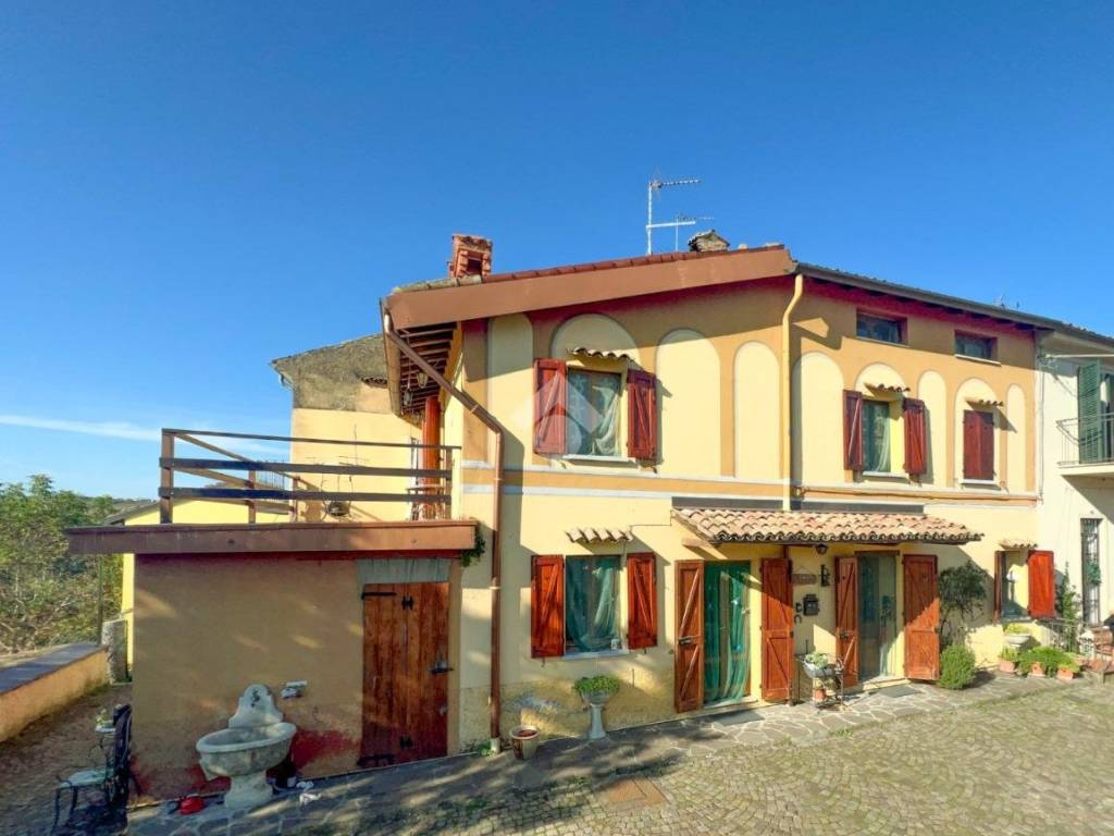 casa indipendente in vendita a Casteggio