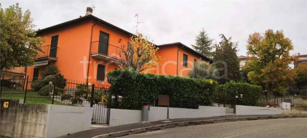 casa indipendente in vendita a Casteggio