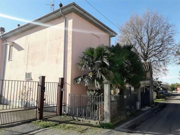 casa indipendente in vendita a Casteggio