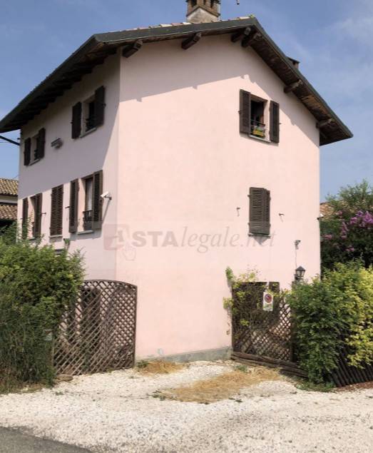casa indipendente in vendita a Casteggio in zona Sgarbina