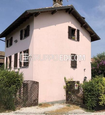 appartamento in vendita a Casteggio in zona Sgarbina
