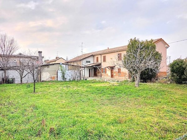 casa indipendente in vendita a Casteggio